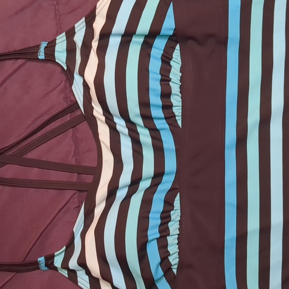 Tropical Escape Tankini Swimsuit Top - Picture 3 of 5